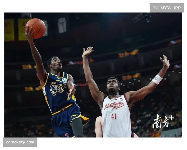 浙江达卡里约翰逊低位强攻 内线优势成为战术发起点 浙江达卡里约翰逊低位强攻 内线优势成为战术发起点